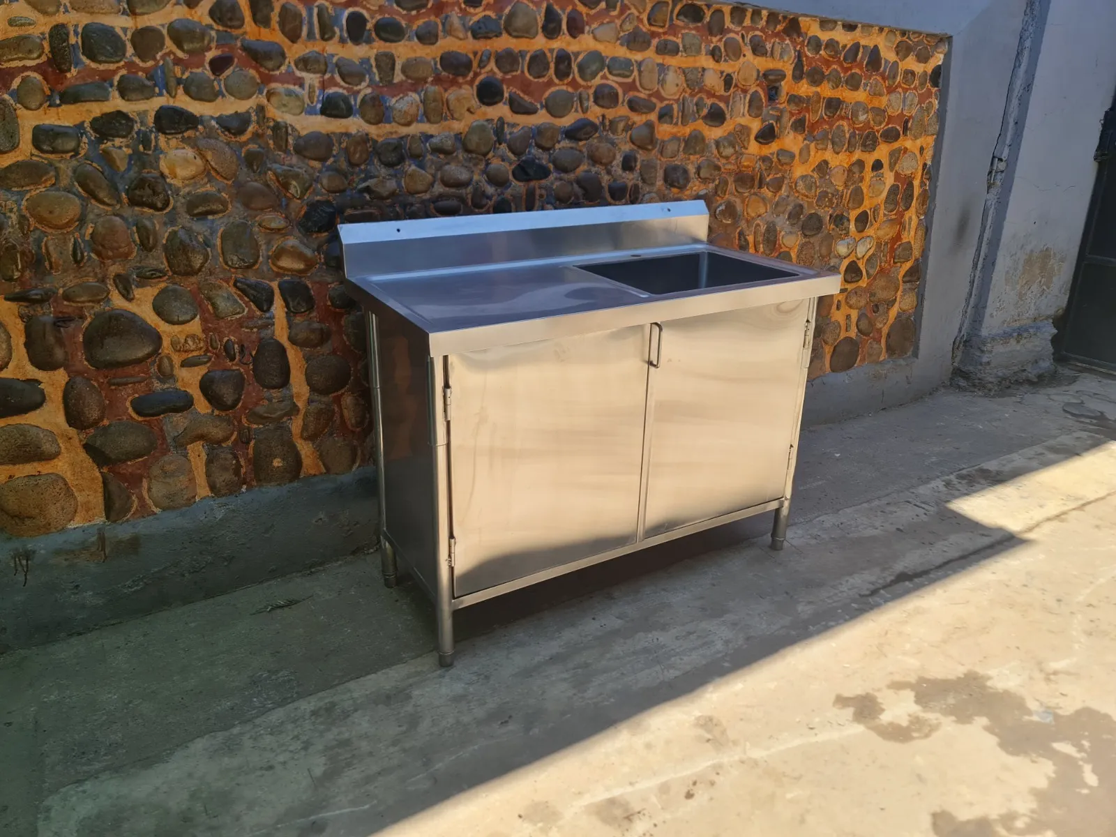 Equipamiento de cocina profesional y mobiliario de acero inoxidable a medida